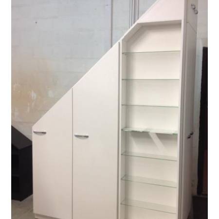 Aménagement sur mesure sous escalier